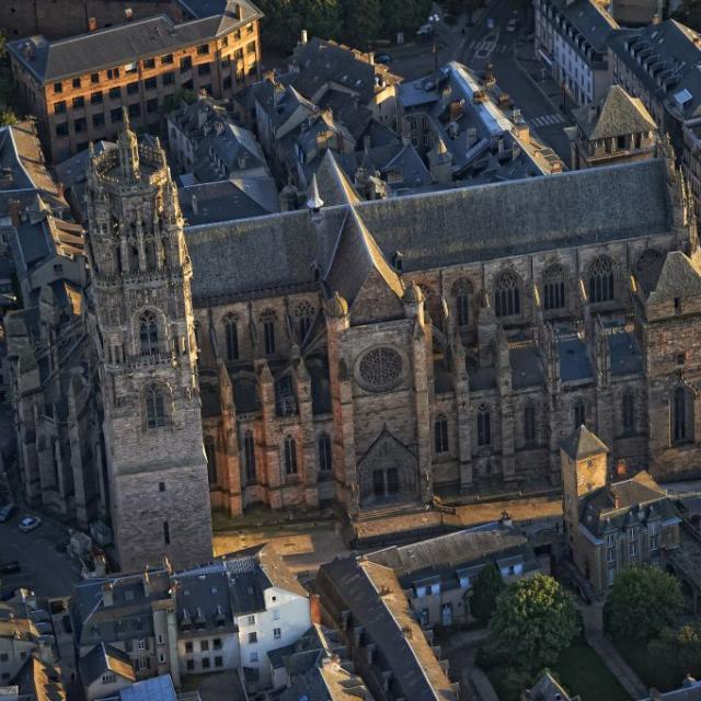 Vue aérienne de la cathédrale de Rodez, côté sud