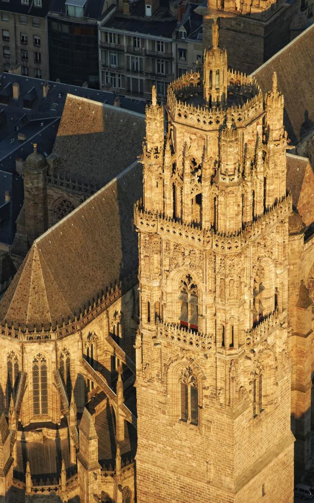 Clocher de la cathédrale de Rodez vu du ciel