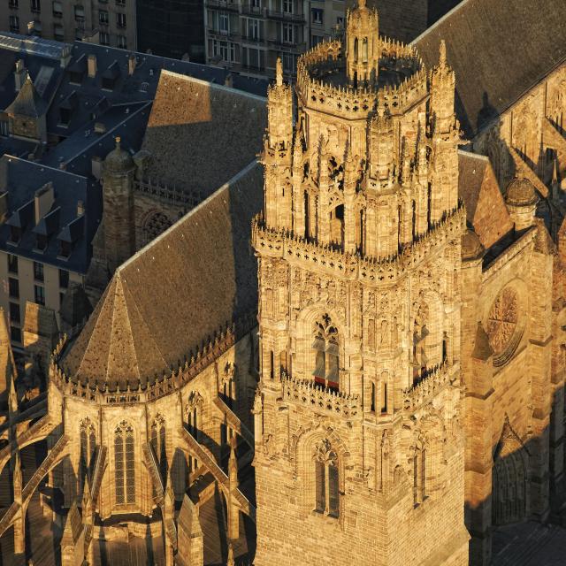 Clocher de la cathédrale de Rodez vu du ciel