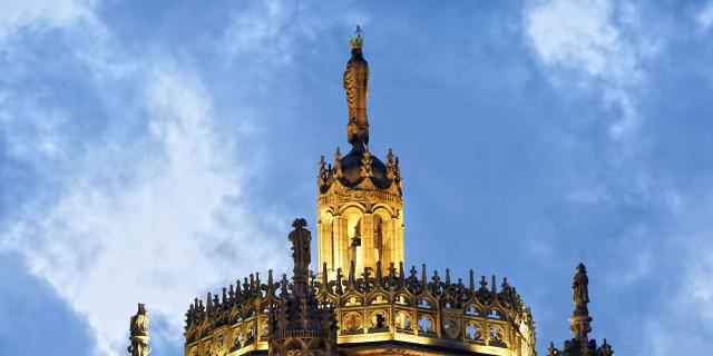 Clocher illuminé de la cathedrale de Rodez