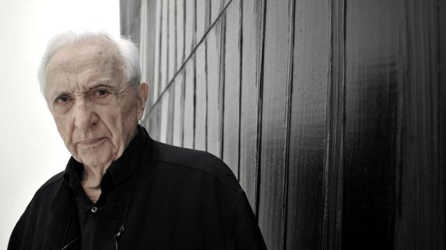 Pierre Soulages devant un Outrenoir à Rodez