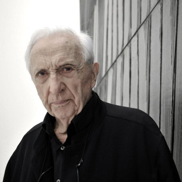 Pierre Soulages devant un Outrenoir à Rodez