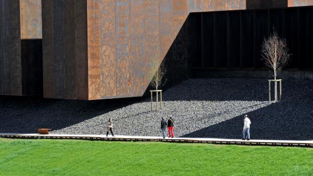 Vue sur la promenade sous le musée Soulages de Rodez