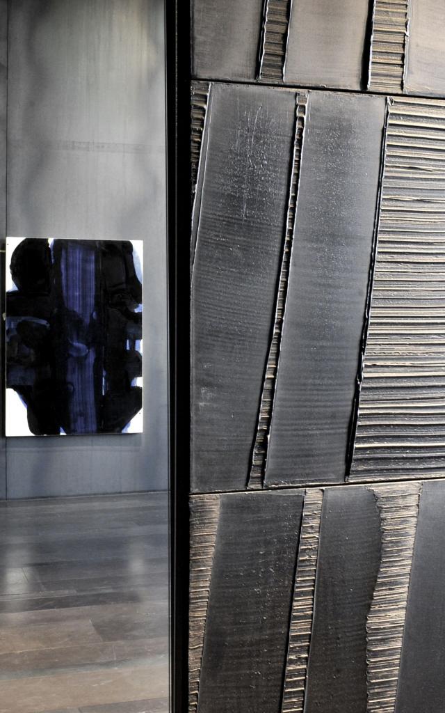 Outrenoir dans une salle du musée Soulages à Rodez