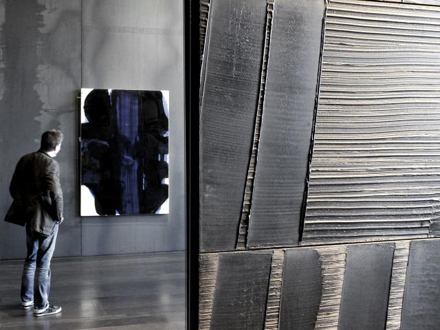 Outrenoir dans une salle du musée Soulages à Rodez