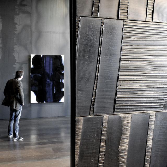 Outrenoir dans une salle du musée Soulages à Rodez