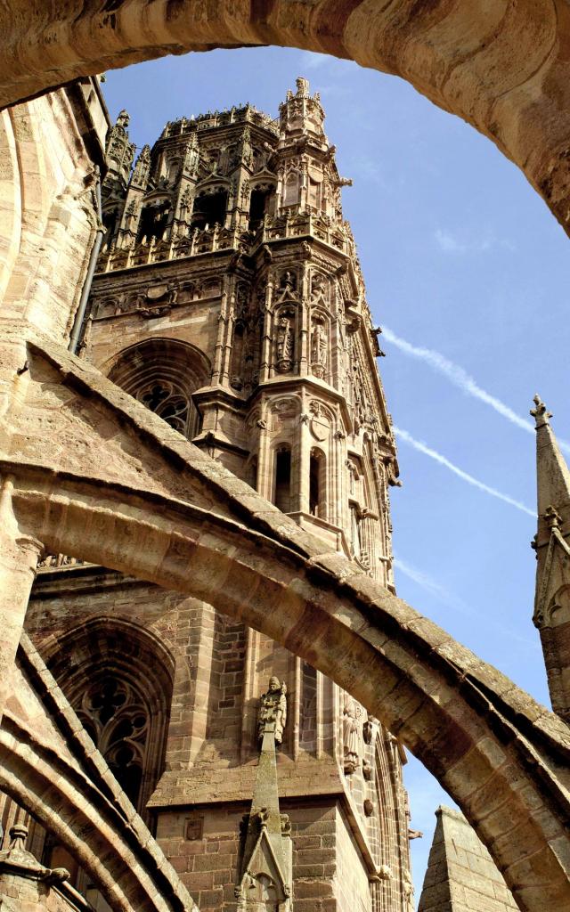 Arche sous le clocher de la cathédrale de Rodez