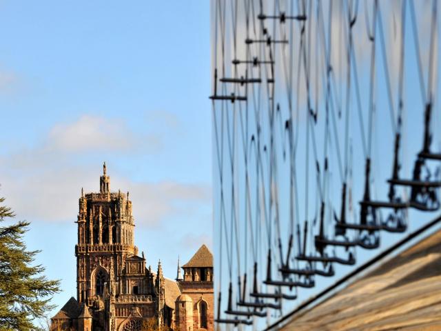 Vue de la cathédrale depuis la salle des fêtes de Rodez