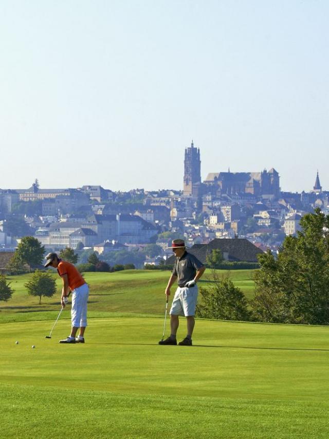 Golf du Grand Rodez avec vue sur la cathédrale