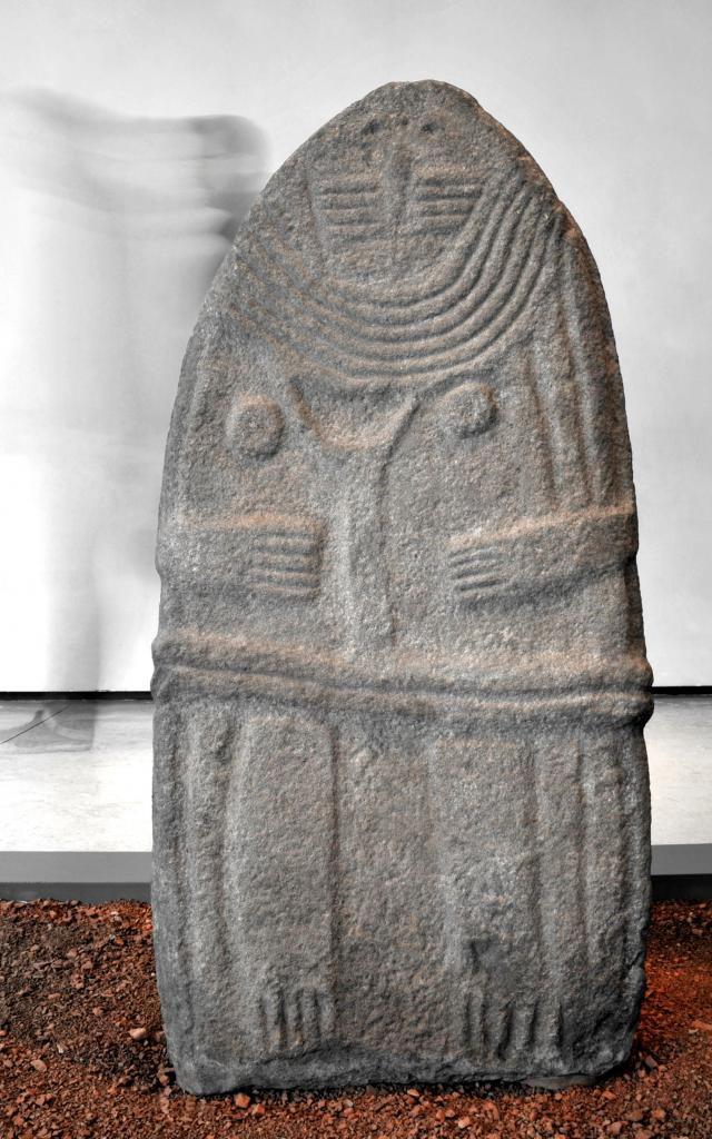 Statue-menhir nommée La Dame de Saint Sernin au musée Fenaille de Rodez