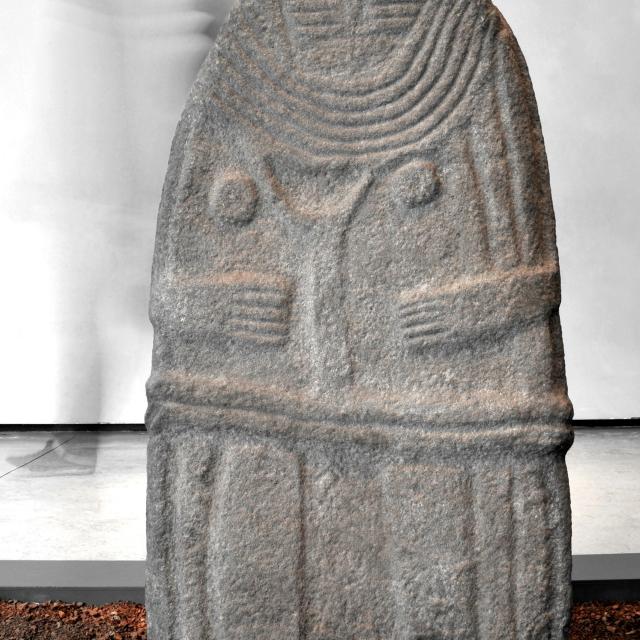 Statue-menhir nommée La Dame de Saint Sernin au musée Fenaille de Rodez