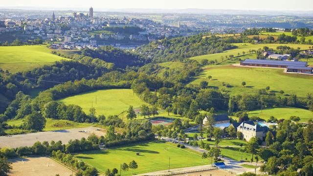 Vue aérienne du Domaine de Combelles, proche de Rodez