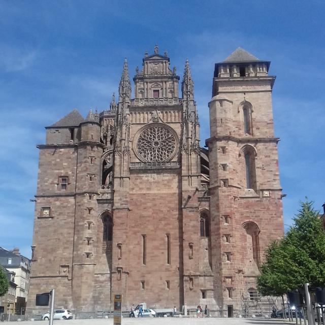 Façade de la cathédrale de Rodez