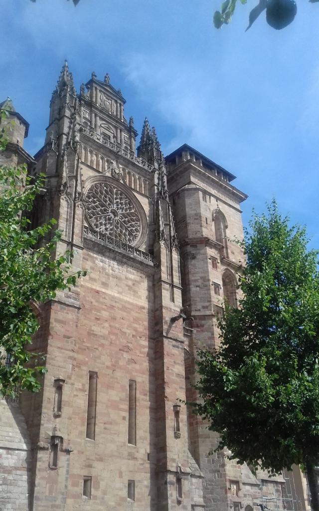 Au pied de la cathédrale de Rodez