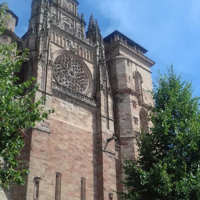 Au pied de la cathédrale de Rodez