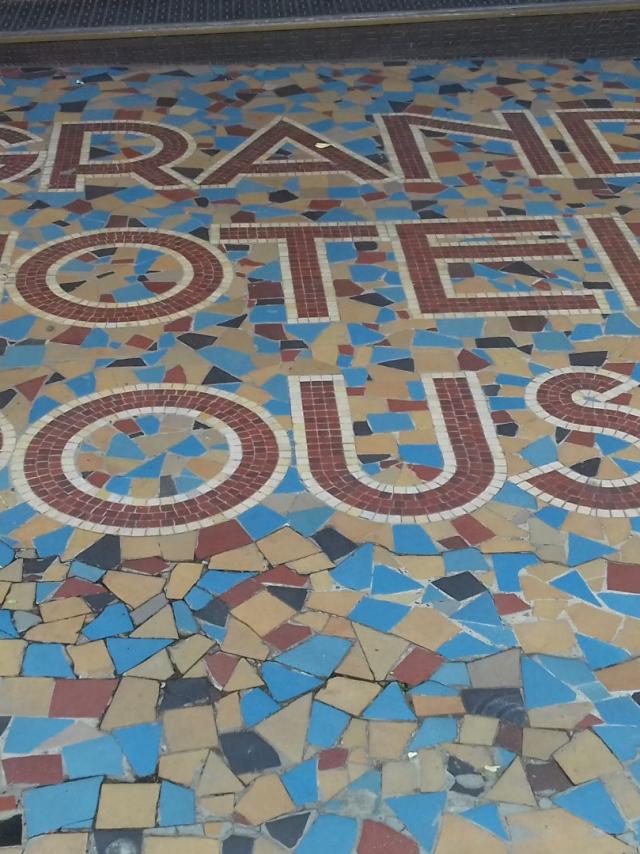 Sol en mosaïque du Café Broussy à Rodez