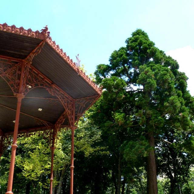 Kiosque dans le jardin public de Rodez