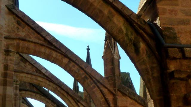 Les arcs boutants gothiques de la cathédrale de Rodez