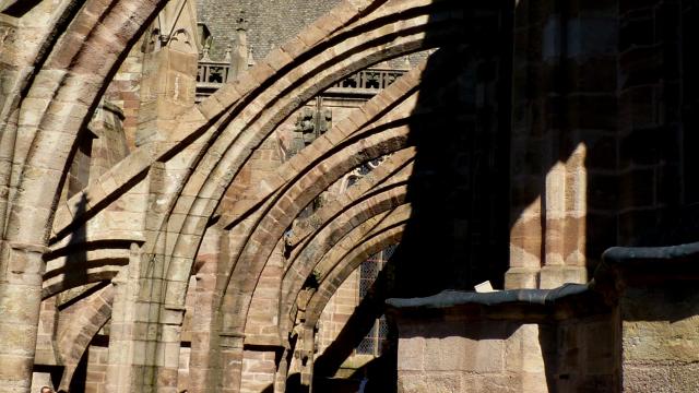 Arches de la cathédrale gothique Notre-Dame de Rodez