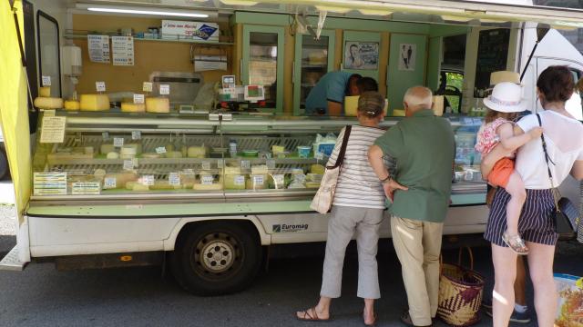 Fromager au marché de Rodez