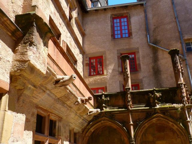 Gargouilles autour de la cour de la maison de Benoit de Rodez