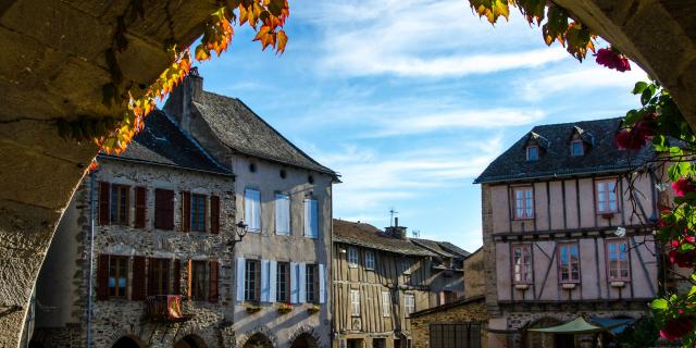 Sauveterre De Rouergue et ses arcades