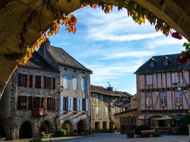 Sauveterre De Rouergue et ses arcades