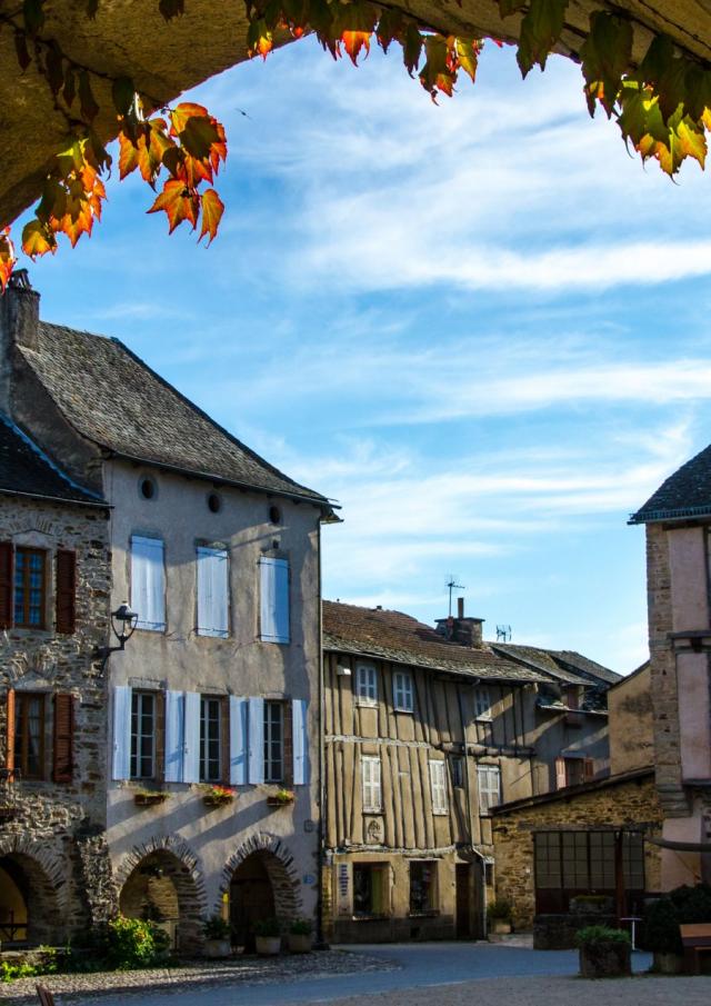 Sauveterre De Rouergue et ses arcades