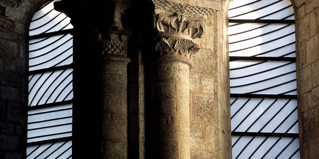 Vitraux de l'abbaye de Conques réalisés par Soulages