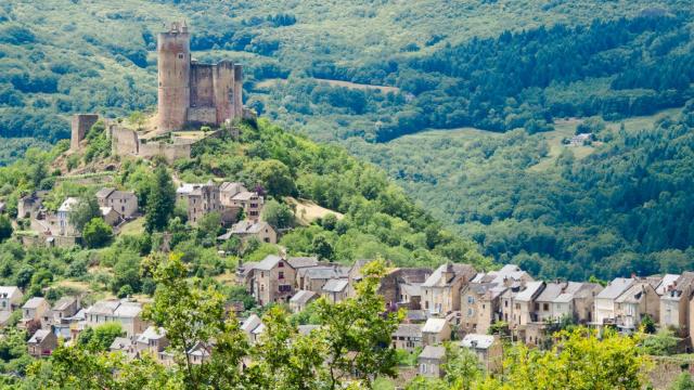 Vue sur le château de Najac