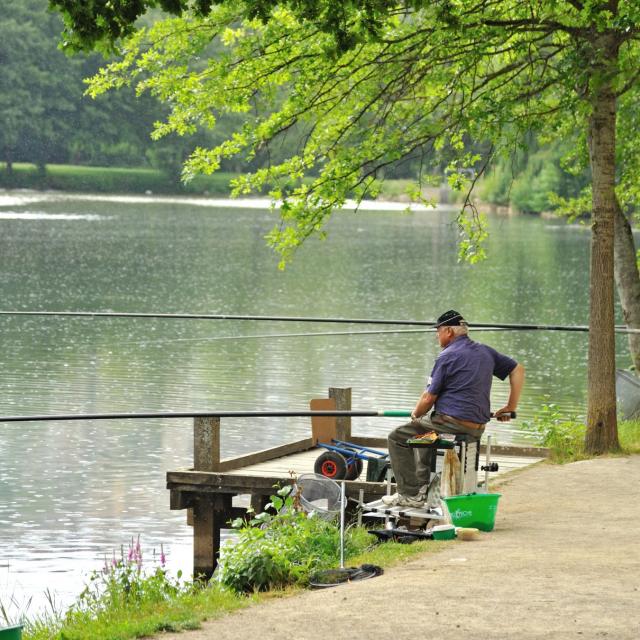 Concours de pêche à Layoule, sur les berges de l'Aveyron