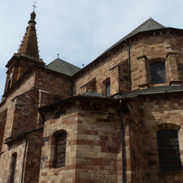 Vue latérale de l'église Saint-Amans de Rodez