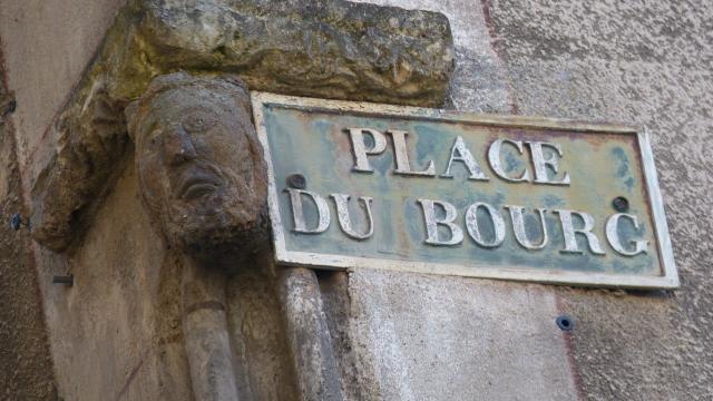 Plaque de la place du Bourg