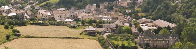 Vue sur Le Monastère, son église et son abbaye