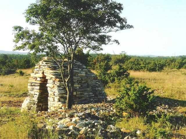 Cazelle en pierres à Sébazac-Concourès