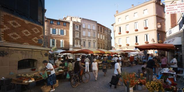 Marché sur une place d'Albi