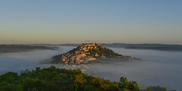 Cordes sur Ciel au-dessus des nuages