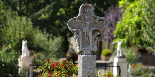 Croix sculptée à Olemps