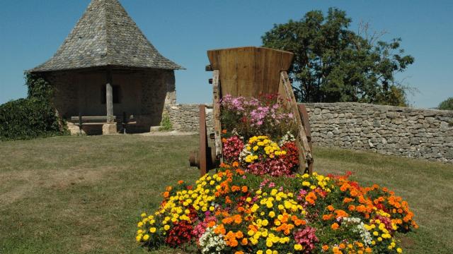 Parc fleuri à Sébazac-Concourès