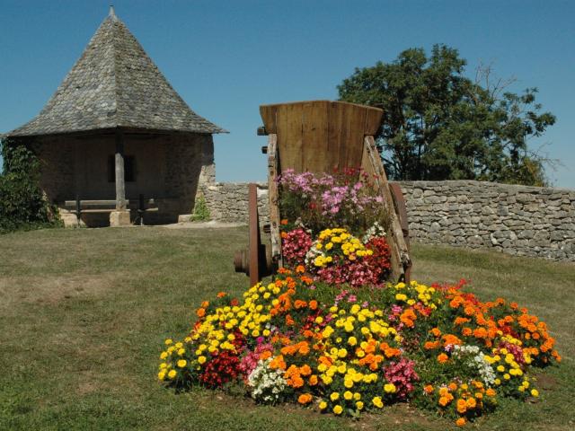 Parc fleuri à Sébzac-Concourès