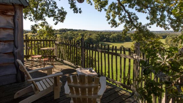 Terrasse de la cabane dans les arbres au Château de Labro