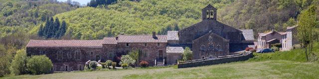 Vue de l'abbaye de Sylvanès