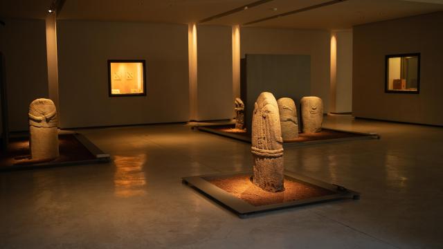 Statues-menhirs au musée Fenaille