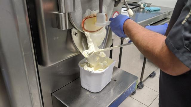 Remplissage de glace par le Glacier de l'Aubrac