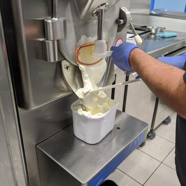 Remplissage de glace par le Glacier de l'Aubrac