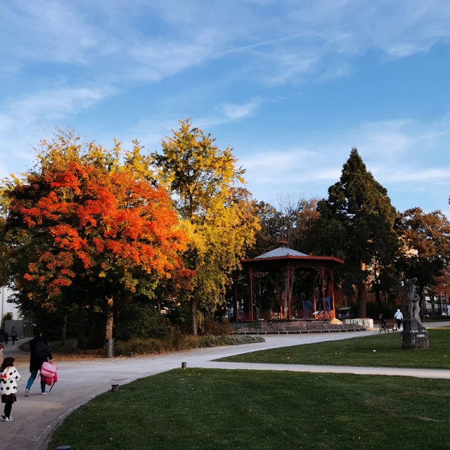 Le kiosque en automne