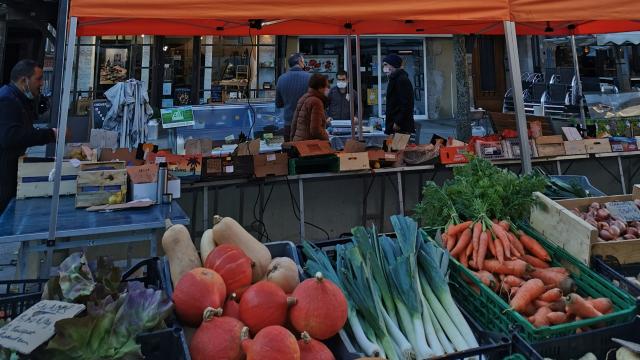 Marché d'automne sur la place du Bourg