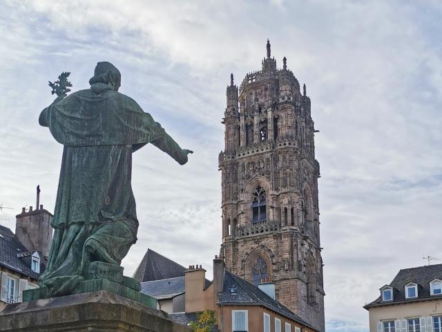 Monseigneur Affre face à la cathédrale de Rodez