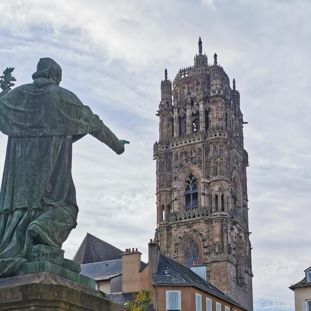 Monseigneur Affre face à la cathédrale de Rodez