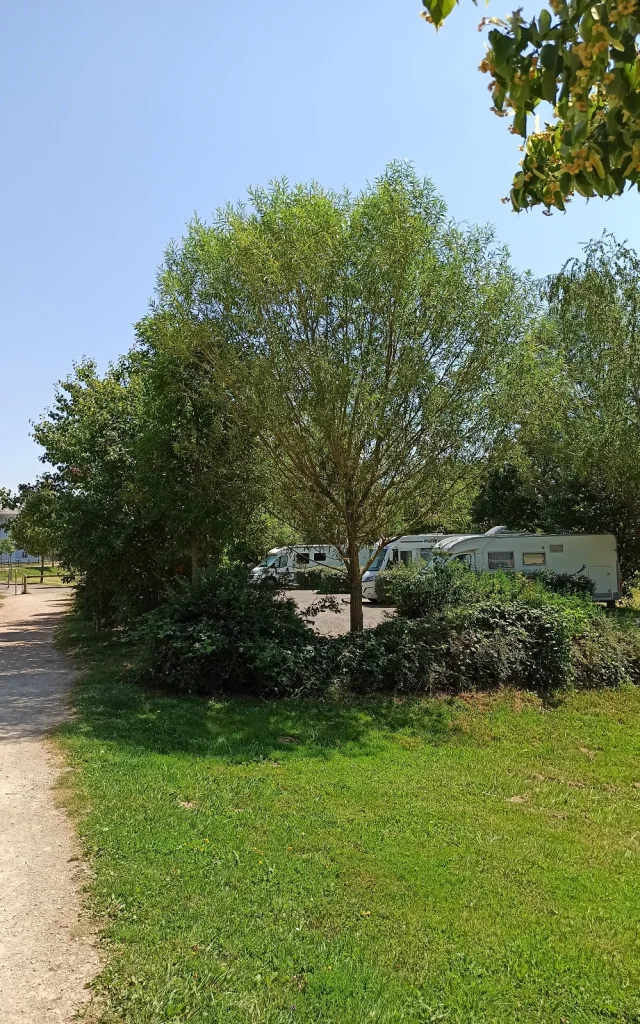 Vue sur l'aire de camping-cars de Rodez